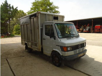 Livestock truck MERCEDES-BENZ