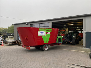 Forage mixer wagon STRAUTMANN