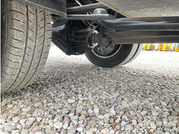 Dropside/ Flatbed truck 2006 Isuzu NPR77 4x2 Crew Cab Flatbed Truck: picture 5