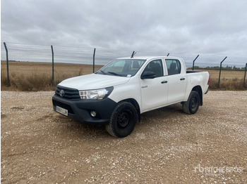 Pickup truck TOYOTA Hilux