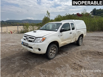Pickup truck TOYOTA Hilux