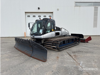 Snow removal vehicle