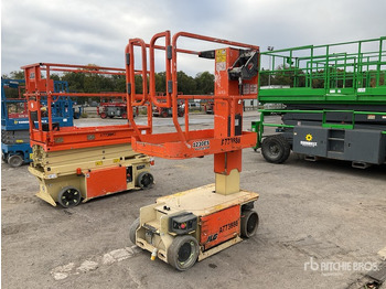 Vertical mast lift JLG