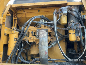 Crawler excavator 2002 Cat 330CL: picture 5