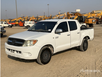 Pickup truck TOYOTA Hilux