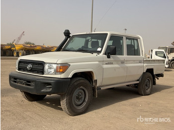 Pickup truck TOYOTA Land Cruiser