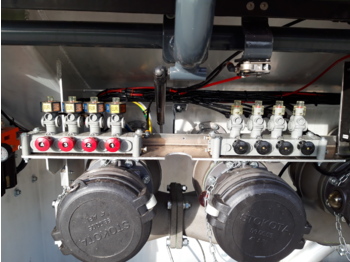 Tank truck VOLVO FM: picture 3 Tank truck VOLVO FM: picture 3