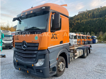 Container transporter/ Swap body truck MERCEDES-BENZ