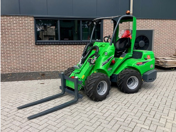 Compact loader AVANT