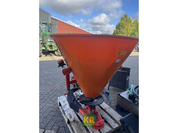 Fertilizer spreader