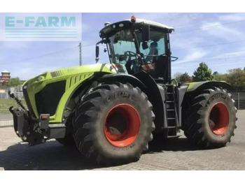 Farm tractor CLAAS Xerion