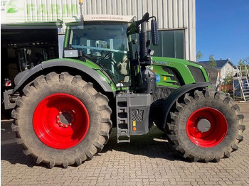 Farm tractor FENDT 826 Vario