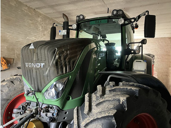 Farm tractor