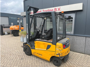 Electric forklift Jungheinrich EFG 430: picture 2