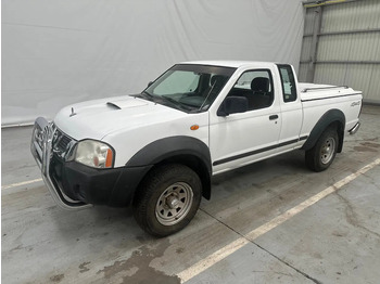 Car NISSAN Navara