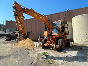 Wheel excavator CASE