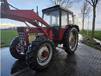 Farm tractor INTERNATIONAL