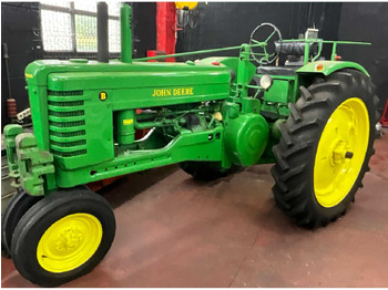Farm tractor JOHN DEERE