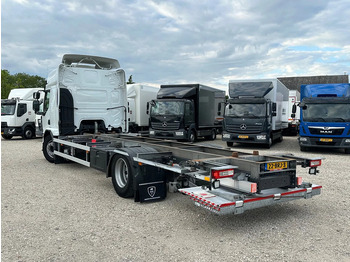 Curtainsider truck Renault D280: picture 3 Curtainsider truck Renault D280: picture 3