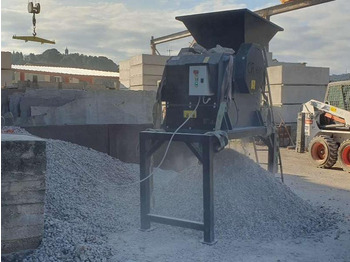 Mobile crusher CM