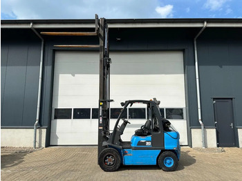 LPG forklift Nissan UGD02A30P0 3 ton Triplex Freelift LPG Heftruck: picture 2 LPG forklift Nissan UGD02A30P0 3 ton Triplex Freelift LPG Heftruck: picture 2