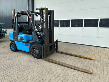 LPG forklift Nissan UGD02A30P0 3 ton Triplex Freelift LPG Heftruck: picture 4 LPG forklift Nissan UGD02A30P0 3 ton Triplex Freelift LPG Heftruck: picture 4