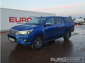 Pickup truck TOYOTA Hilux
