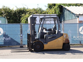 Electric forklift CATERPILLAR