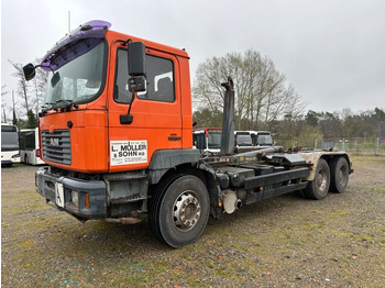 Skip loader truck MAN