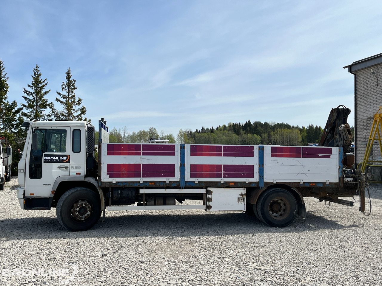 2000 Volvo FL220 4x2 + Hiab 102-4 - Dropside/ Flatbed truck, Crane truck: picture 3 2000 Volvo FL220 4x2 + Hiab 102-4 - Dropside/ Flatbed truck, Crane truck: picture 3