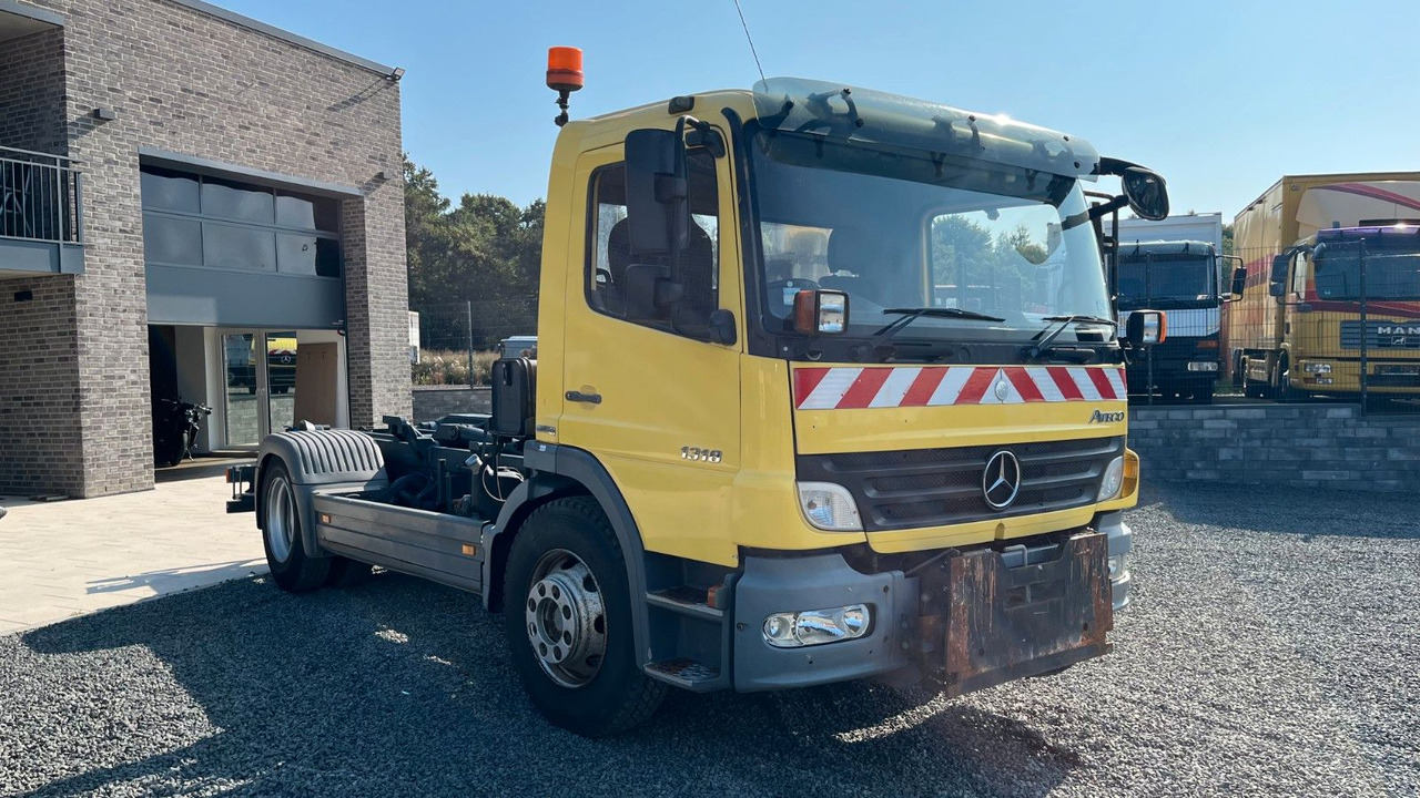 Mercedes-Benz 1318 1218 Abrollkipper Mercedes-Benz 1318 1218 Abrollkipper - Hook lift truck: picture 3 Mercedes-Benz 1318 1218 Abrollkipper Mercedes-Benz 1318 1218 Abrollkipper - Hook lift truck: picture 3