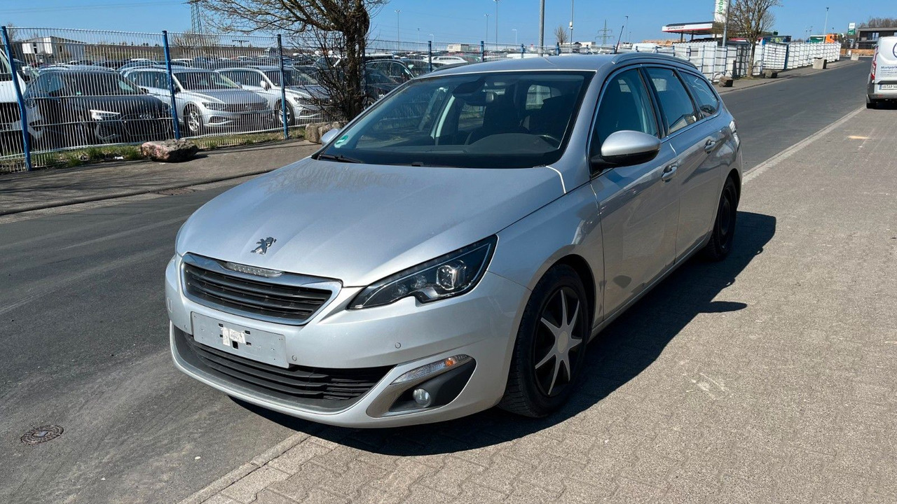 Peugeot 308 SW Allure 8-Fach Bereift Kopfdichtungsschade - Car: picture 4 Peugeot 308 SW Allure 8-Fach Bereift Kopfdichtungsschade - Car: picture 4