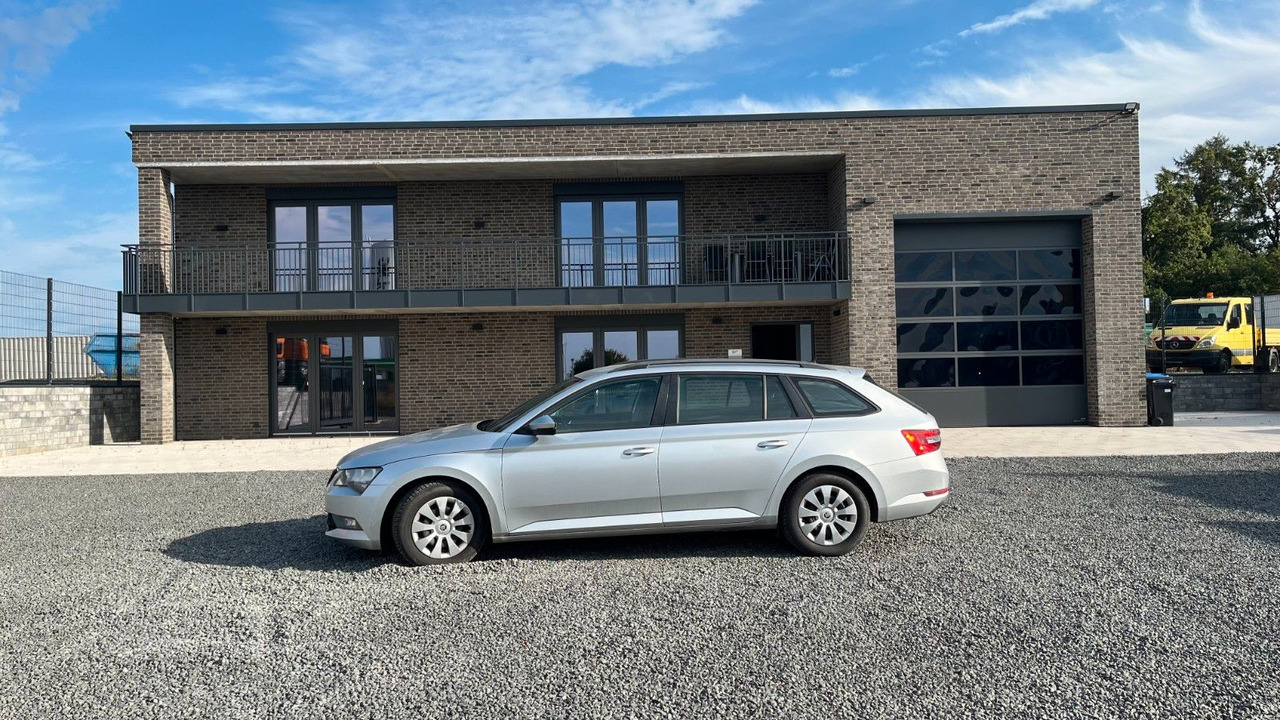 Skoda Superb Combi Active - Estate car: picture 1 Skoda Superb Combi Active - Estate car: picture 1