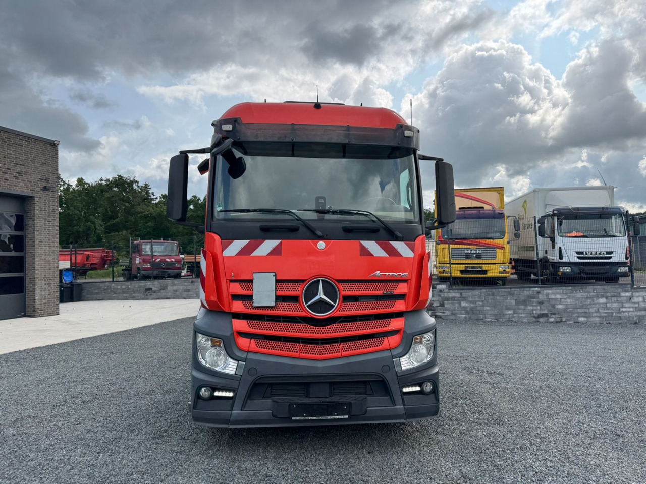 Mercedes-Benz Actros 1845 SZM 4x4 Abstanstemp. Kipphydr. - Tractor unit: picture 4 Mercedes-Benz Actros 1845 SZM 4x4 Abstanstemp. Kipphydr. - Tractor unit: picture 4
