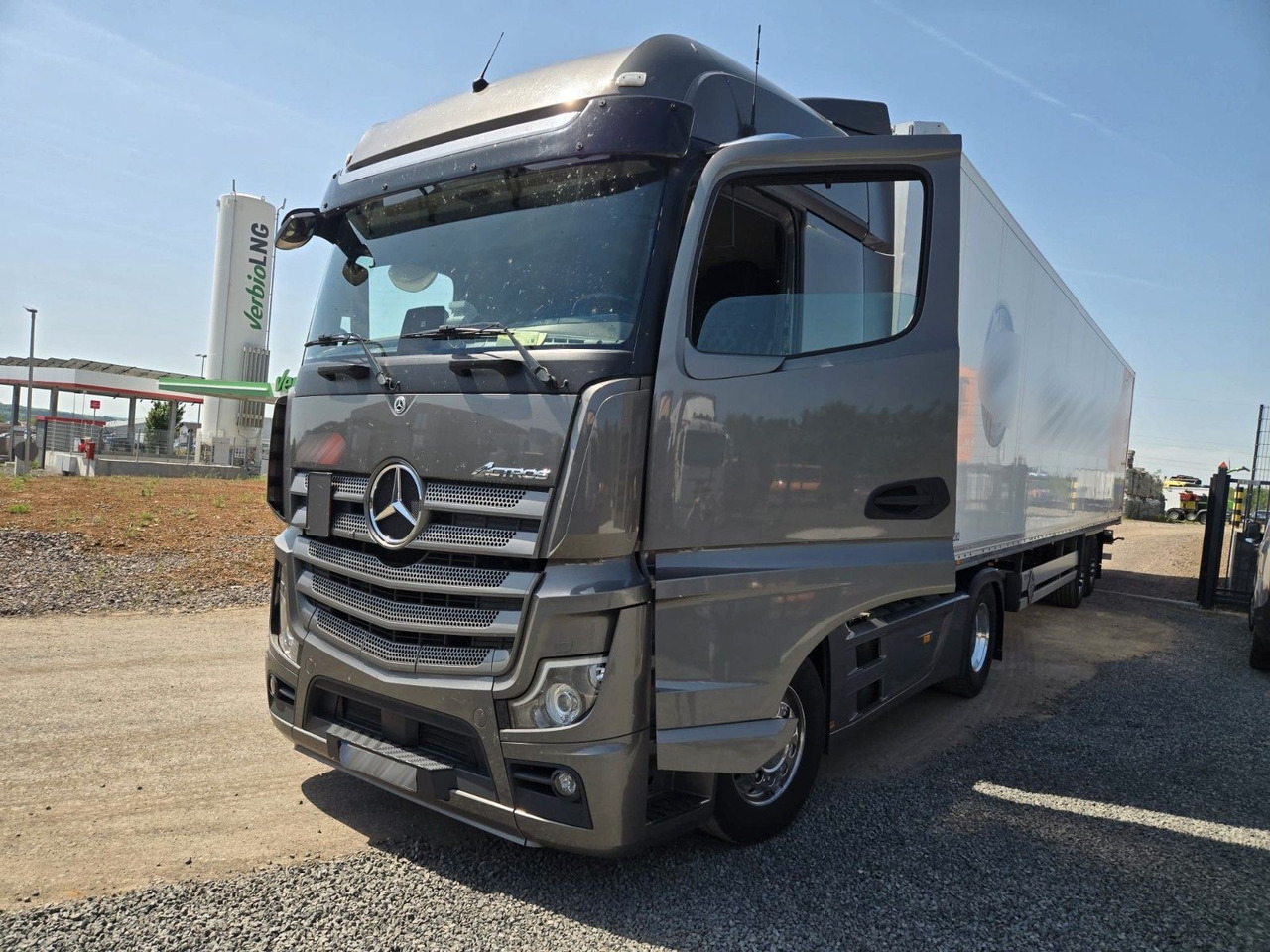 Mercedes-Benz Actros 5 L-Fahrerhaus 2-Achser SZM 1848 - Tractor unit: picture 2 Mercedes-Benz Actros 5 L-Fahrerhaus 2-Achser SZM 1848 - Tractor unit: picture 2
