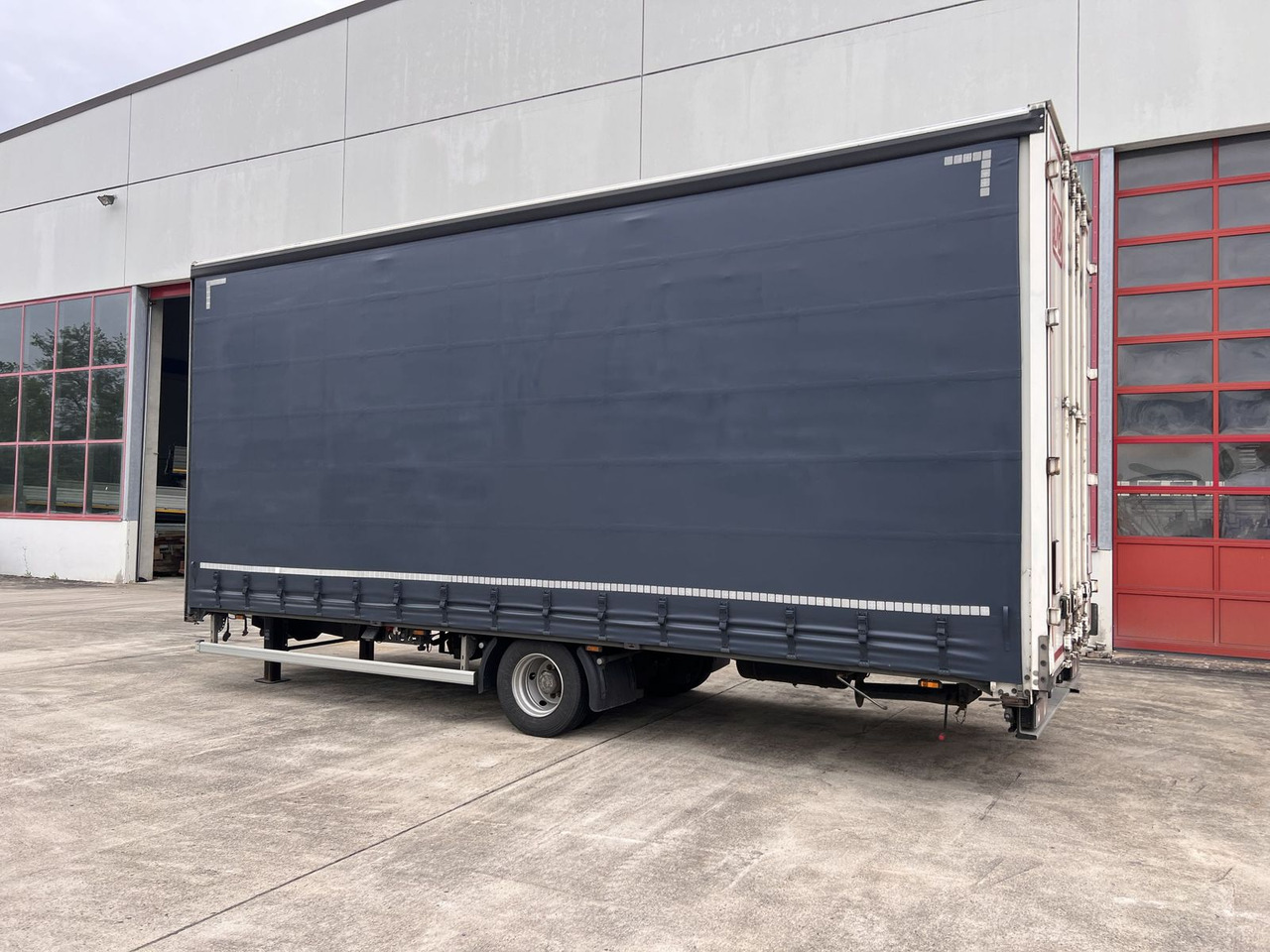 1 Achs Jumbo- Planenanhänger 10,5 t GG - Curtainsider truck: picture 4 1 Achs Jumbo- Planenanhänger 10,5 t GG - Curtainsider truck: picture 4
