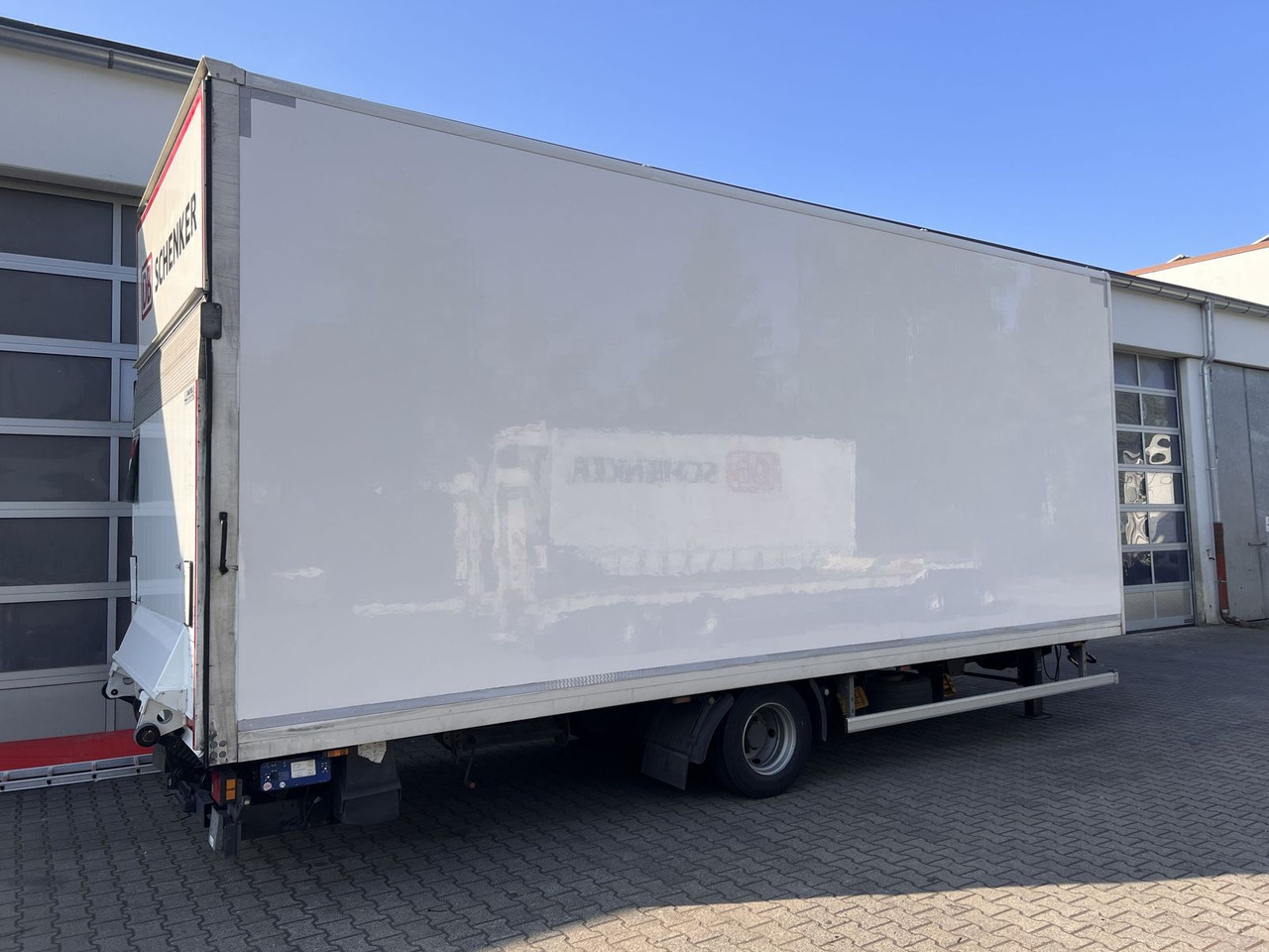 1 Achs Kofferanhänger, Ladebordwand - Closed box trailer: picture 1 1 Achs Kofferanhänger, Ladebordwand - Closed box trailer: picture 1
