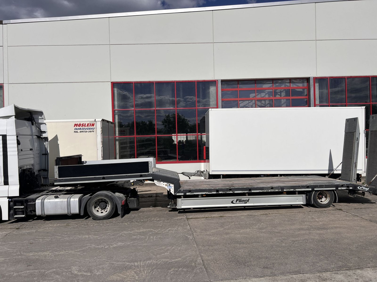 1 Achs Satteltieflader - Low loader semi-trailer: picture 1 1 Achs Satteltieflader - Low loader semi-trailer: picture 1