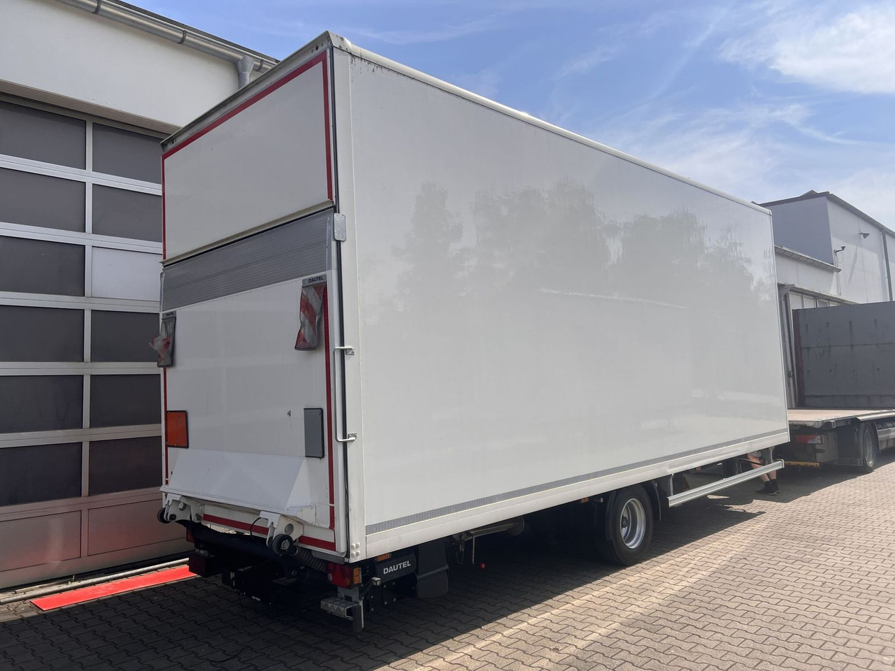 Ackermann 1 Achs Kofferanhänger mit Ladebordwand 10,5 t G - Closed box trailer: picture 1 Ackermann 1 Achs Kofferanhänger mit Ladebordwand 10,5 t G - Closed box trailer: picture 1