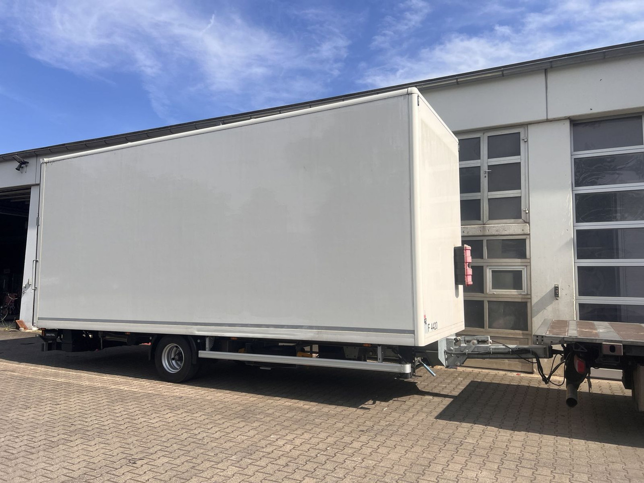 Ackermann 1 Achs Kofferanhänger mit Ladebordwand 10,5 t G - Closed box trailer: picture 3 Ackermann 1 Achs Kofferanhänger mit Ladebordwand 10,5 t G - Closed box trailer: picture 3