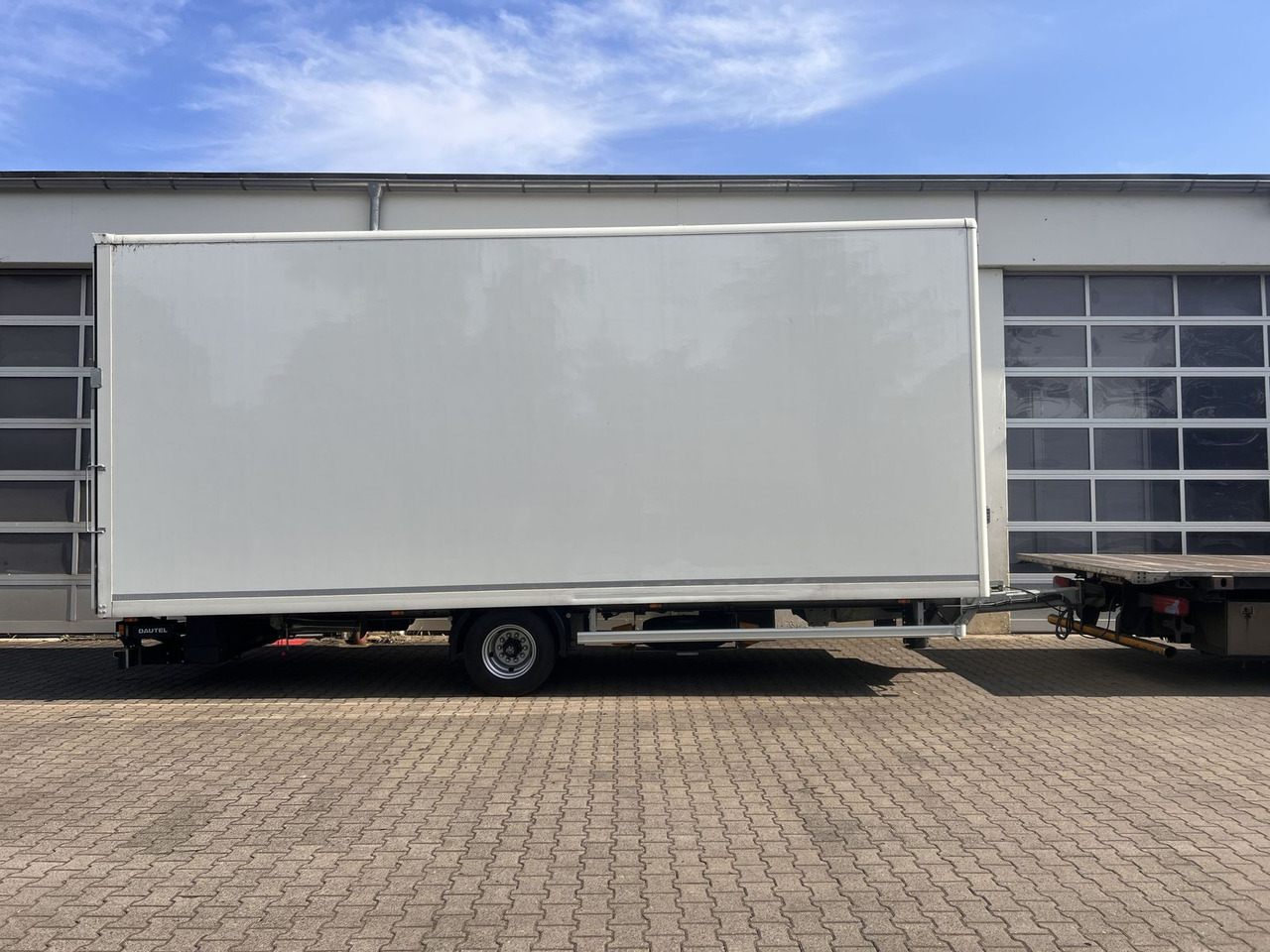Ackermann 1 Achs Kofferanhänger mit Ladebordwand 10,5 t G - Closed box trailer: picture 4 Ackermann 1 Achs Kofferanhänger mit Ladebordwand 10,5 t G - Closed box trailer: picture 4