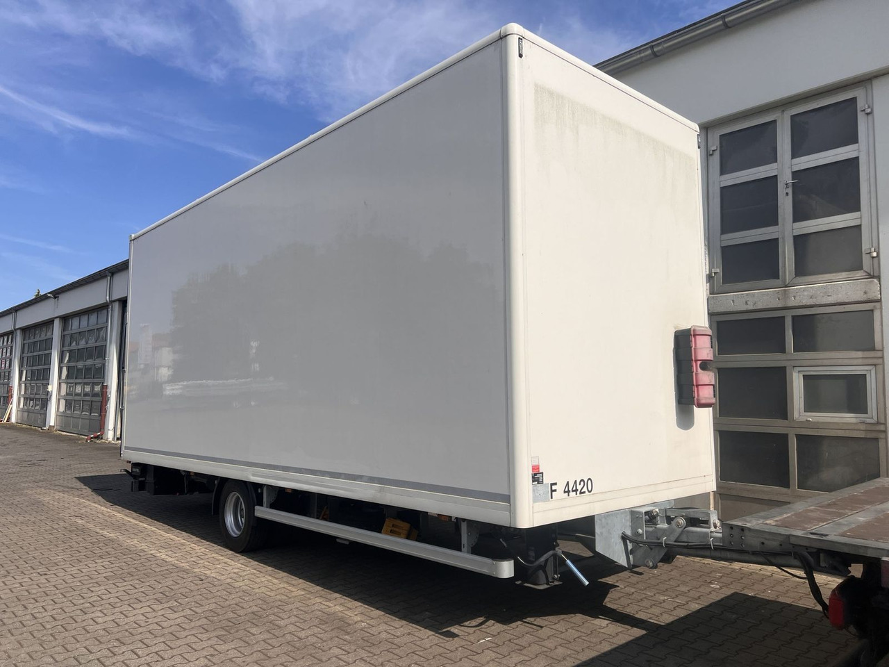 Ackermann 1 Achs Kofferanhänger mit Ladebordwand 10,5 t G - Closed box trailer: picture 2 Ackermann 1 Achs Kofferanhänger mit Ladebordwand 10,5 t G - Closed box trailer: picture 2
