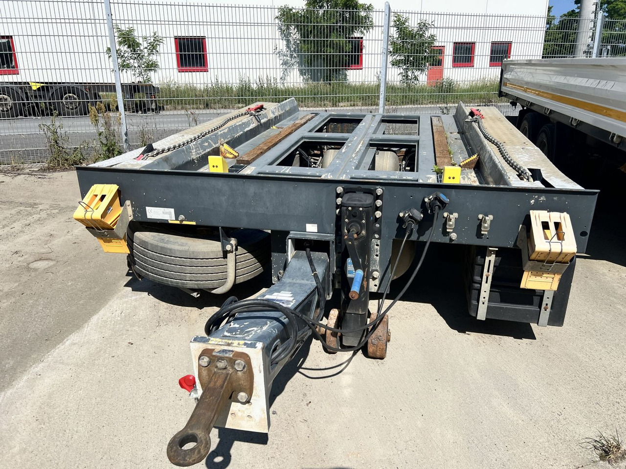 Hüffermann Tandem- Absetzmuldenanhänger - Roll-off/ Skip trailer: picture 3 Hüffermann Tandem- Absetzmuldenanhänger - Roll-off/ Skip trailer: picture 3