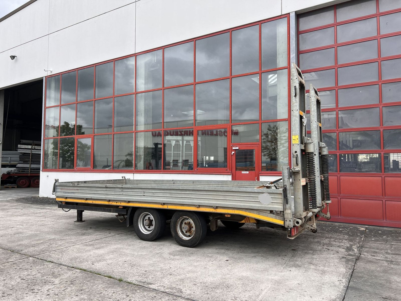 Möslein 13 t Tandemtieflader - Low loader trailer: picture 4 Möslein 13 t Tandemtieflader - Low loader trailer: picture 4
