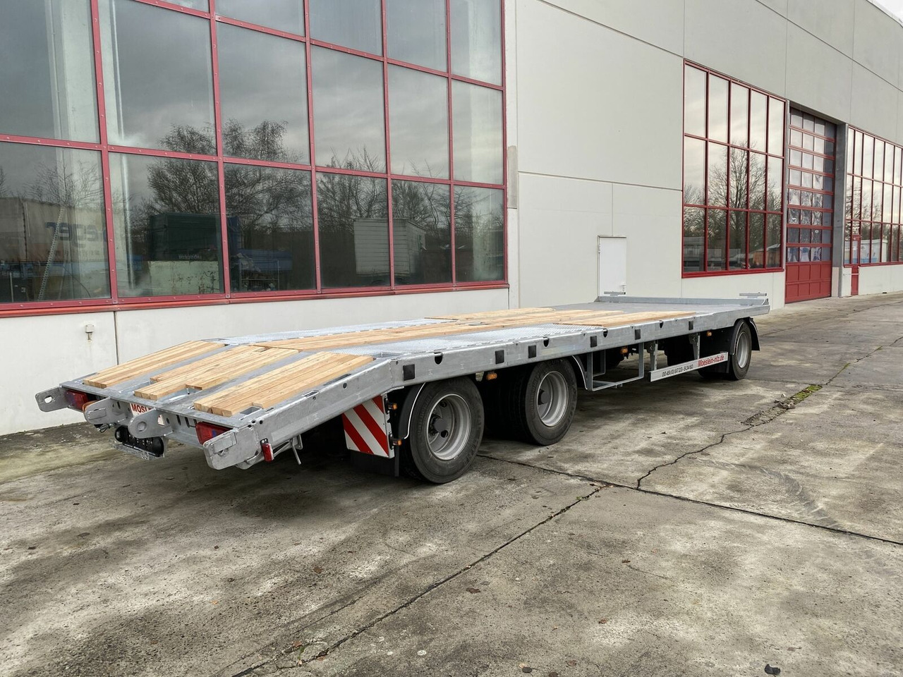 Möslein 3 Achs Tieflader gerader Ladefläche 8,10 m,Neuf - Low loader trailer: picture 2 Möslein 3 Achs Tieflader gerader Ladefläche 8,10 m,Neuf - Low loader trailer: picture 2