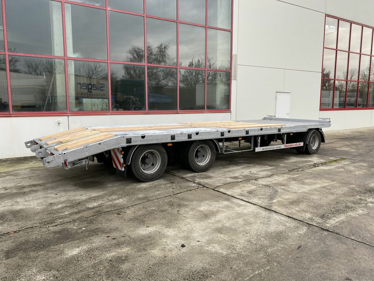 Möslein 3 Achs Tieflader gerader Ladefläche 8,10 m,Neuf - Low loader trailer: picture 3 Möslein 3 Achs Tieflader gerader Ladefläche 8,10 m,Neuf - Low loader trailer: picture 3