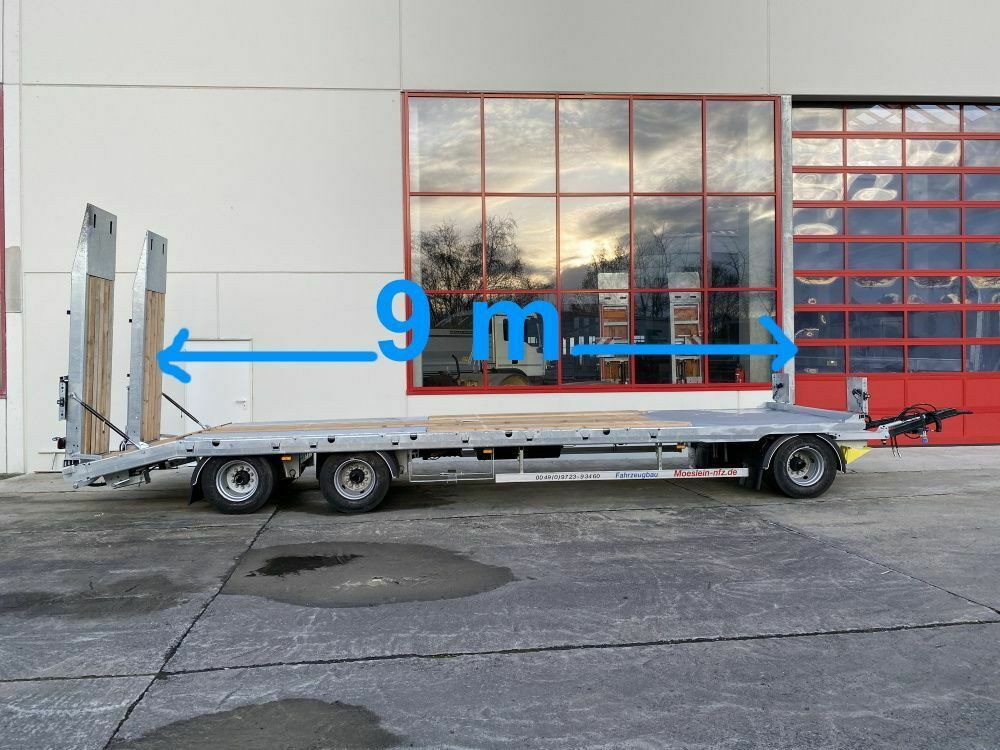 Möslein 3 Achs Tieflader mit gerader Ladefläche 9 m, Ne - Low loader trailer: picture 1 Möslein 3 Achs Tieflader mit gerader Ladefläche 9 m, Ne - Low loader trailer: picture 1