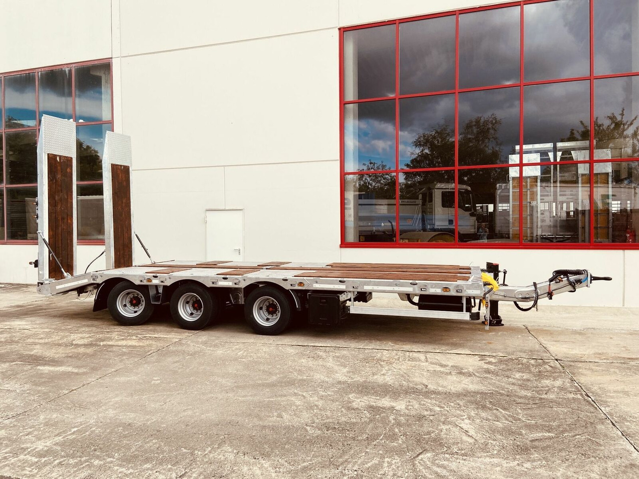 Möslein 31 t Tridem- Tieflader 3 Achs, 8 m LadeflächeNe - Low loader trailer: picture 4 Möslein 31 t Tridem- Tieflader 3 Achs, 8 m LadeflächeNe - Low loader trailer: picture 4