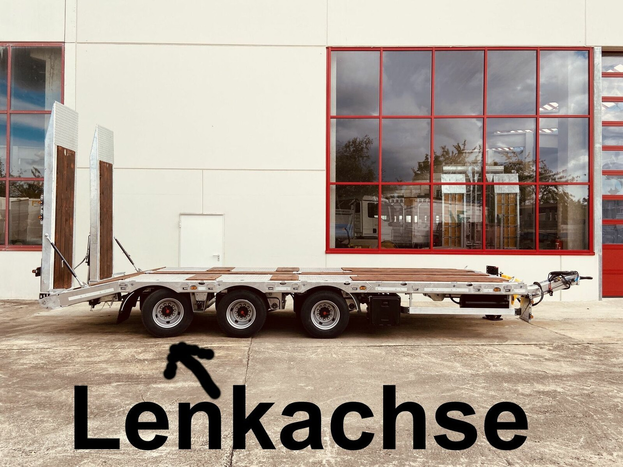 Möslein 31 t Tridem- Tieflader 3 Achs, 8 m LadeflächeNe - Low loader trailer: picture 2 Möslein 31 t Tridem- Tieflader 3 Achs, 8 m LadeflächeNe - Low loader trailer: picture 2