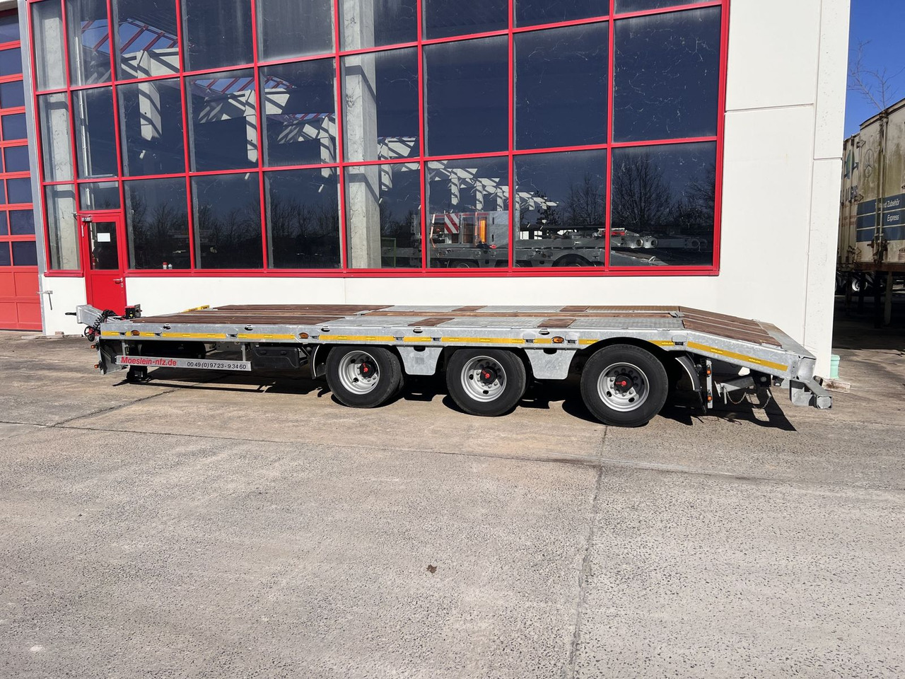 Möslein 31 t Tridemtieflader gelenkt, Neuwertig - Low loader trailer: picture 1 Möslein 31 t Tridemtieflader gelenkt, Neuwertig - Low loader trailer: picture 1